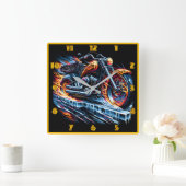 凍った夕暮れの道路でオートバイのレース スクエア壁時計 (ホーム)