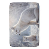 凍った絆: オオカミウサギとその子 バスマット (正面縦)