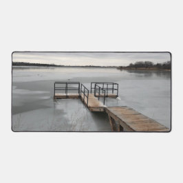 凍ってい湖 デスクマット