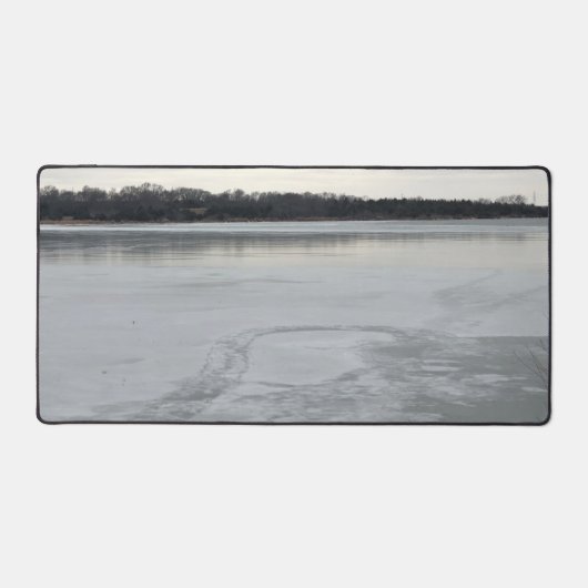 凍ってい湖 デスクマット (正面)