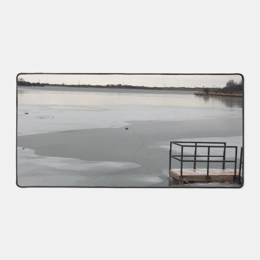 凍ってい湖 デスクマット (正面)