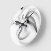 凍ってい:抽象芸術グレー、白、および黒 ラウンド壁時計 (傾斜)