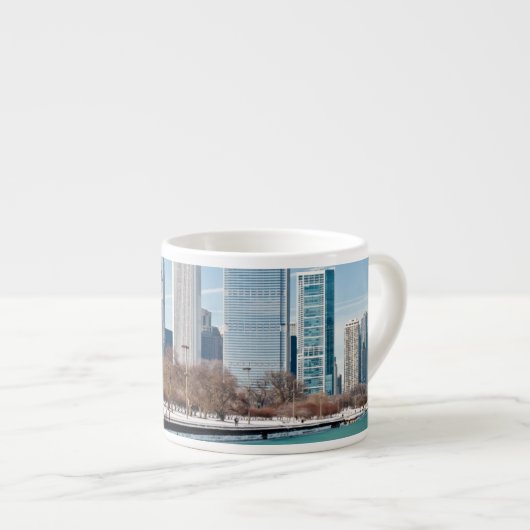 凍結するミシガン湖を渡るシカゴのスカイライン エスプレッソカップ (正面右)