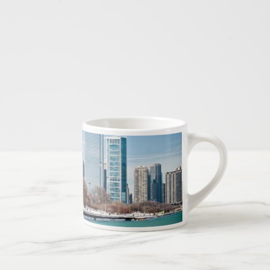 凍結するミシガン湖を渡るシカゴのスカイライン エスプレッソカップ (右)