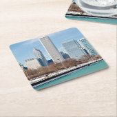 凍結するミシガン湖を渡るシカゴのスカイライン スクエアペーパーコースター (アングル)