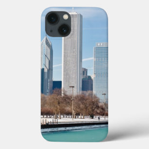 凍結するミシガン湖を渡るシカゴのスカイライン iPhone 13ケース