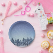 凍結する雪の冬の森林場面 ペーパープレート (パーティー)
