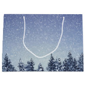 凍結する雪の冬の森林場面 ラージペーパーバッグ (正面)
