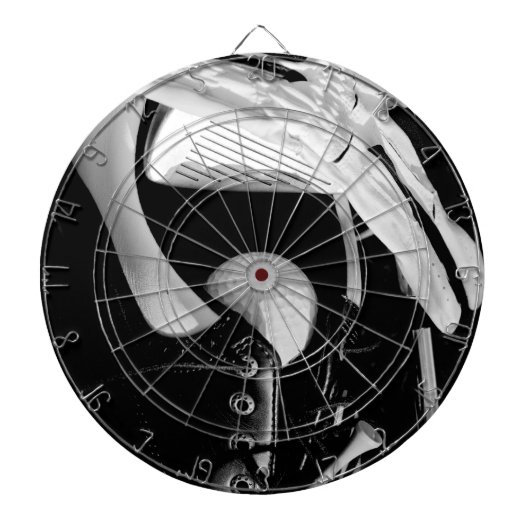 出て行く ダーツボード (正面)