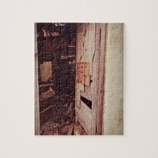 出保、放棄された建物ドア ジグソーパズル (縦)
