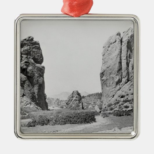 出入口およびパイクのピーク メタルオーナメント (正面)