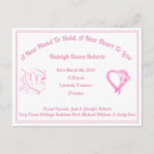 出産発表を行う新しい手 – ベビーガール 案内ポストカード (正面)