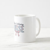 出産+看護師+花柄+リボン+ヴィンテージ+Tシャツ コーヒーマグカップ (正面右)