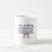 出産+看護師+花柄+リボン+ヴィンテージ+Tシャツ コーヒーマグカップ (中央)