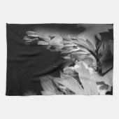 出血するハートの花（白黒） キッチンタオル (横)