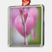 出血の劇的な色と形状のハート メタルオーナメント (左)