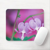 出血ハートが庭でつながっている。クレジット マウスパッド (マウス)