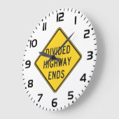 分割された道路端の記号 ラージ壁時計 (傾斜)