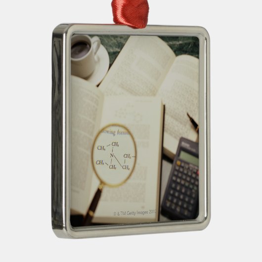 分子図表を拡大する拡大鏡 メタルオーナメント (右)