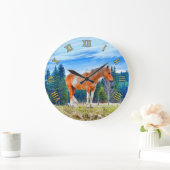 分野および森林場面のPalominoのまだら馬 ラージ壁時計 (ホーム)