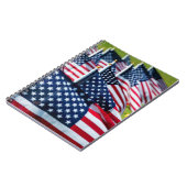 分野で得意気に振る400旗 ノートブック (左側)