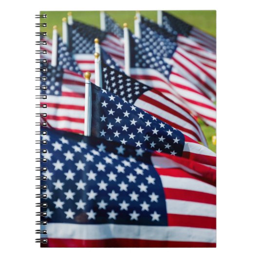 分野で得意気に振る400旗 ノートブック (正面)