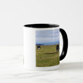 分野の見落としの牛の牧歌的な場面 マグカップ (正面右)