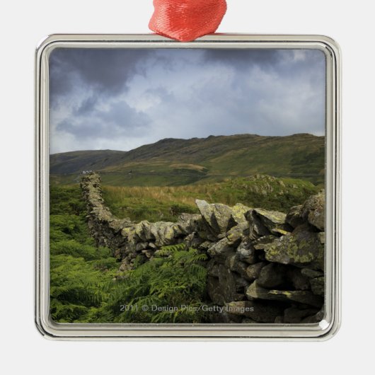 分野を通した石造りの塀 メタルオーナメント (正面)