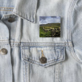 分野を通した石造りの塀 缶バッジ (インサイチュ)