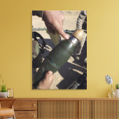 分隊のリーダーが遅延設定を指す キャンバスプリント (インサイチュ (リビング))