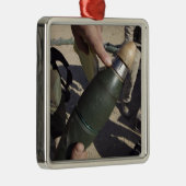 分隊のリーダーが遅延設定を指す メタルオーナメント (右)