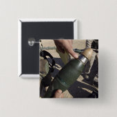 分隊のリーダーが遅延設定を指す 缶バッジ (正面&裏面)