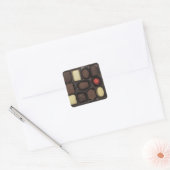 分類されたチョコレートの箱のクローズアップ スクエアシール (封筒)