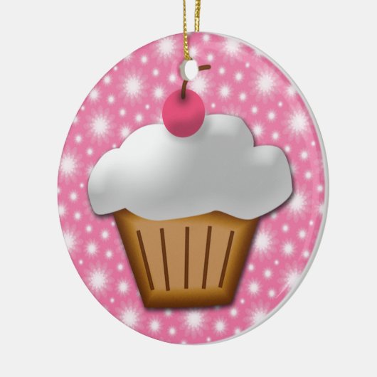 切り出しカップケーキとピンクのさくらんぼを上 セラミックオーナメント (左)