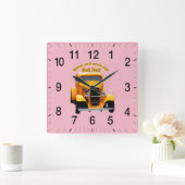 切り刻まれる前窓を持つ黄色く古いロードスター スクエア壁時計 (ホーム)