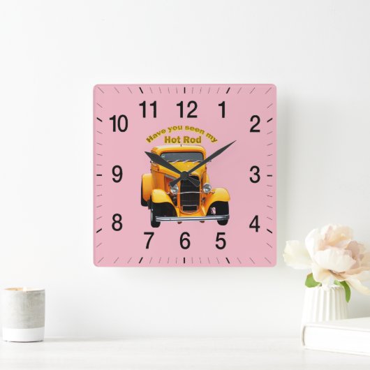 切り刻まれる前窓を持つ黄色く古いロードスター スクエア壁時計 (ホーム)