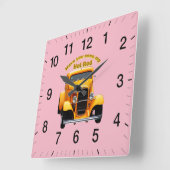 切り刻まれる前窓を持つ黄色く古いロードスター スクエア壁時計 (傾斜)