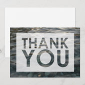 切り取られた水の波紋と滑らかな石の写真（背景カットアウト付き） サンキューカード (正面/裏面)