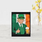 切り株でSt patricks dayを再素晴らしびアイリッシュビールにする カード (黄色い花)