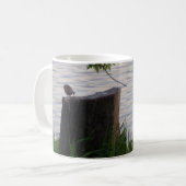 切り株に止まる鳥のマグカップ コーヒーマグカップ (正面左)