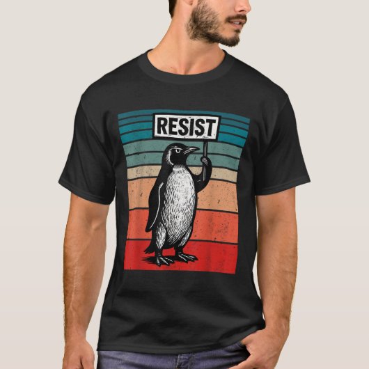 切り株の関税に対してペンギンに抵抗おもしろいする Tシャツ (正面)