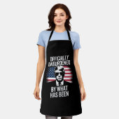 切り詰められたことによって公式に負担を負わない エプロン (着用した状態)