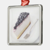 切れのブルーベリーのチーズケーキのクローズアップ メタルオーナメント (左)