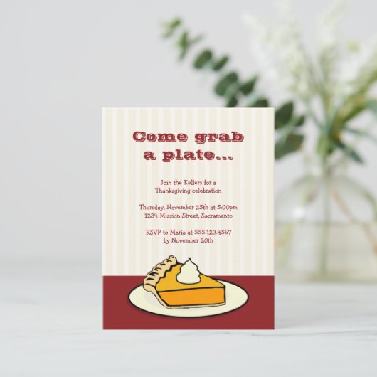 切れのプレートの感謝祭の夕食のパンプキンパイ 招待状 (スタンド正面)