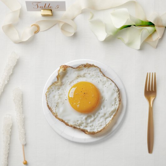 切れ端と黄金のヨが入った完全揚げ卵 ペーパープレート (ウェディング)