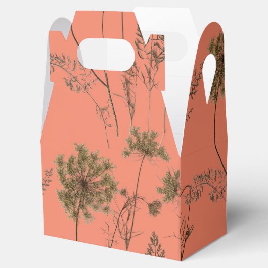 切妻のビーフボックスにアンヌ女王のレース フェイバーボックス (オープン)