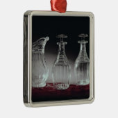 切子ガラスのデカンターおよび水差し、c.1840 メタルオーナメント (右)