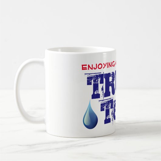 切札の破損のおもしろいなコップ コーヒーマグカップ (左)