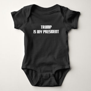 切札は私の大統領Red Baby Snap Teeです ベビーボディスーツ