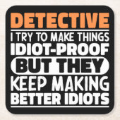 刑事さん事物作ってんのおもしろい諺 スクエアペーパーコースター (正面)